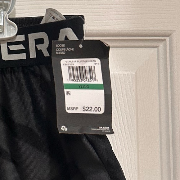 Black Under Armor Shorts - Picture 4 of 4